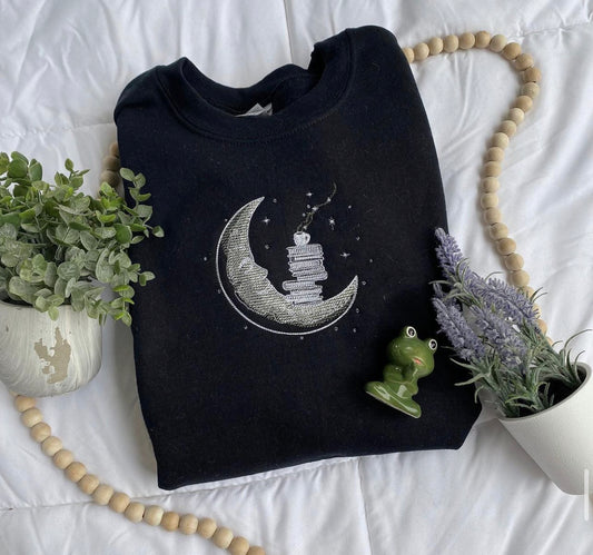 Moon & Books Crewneck